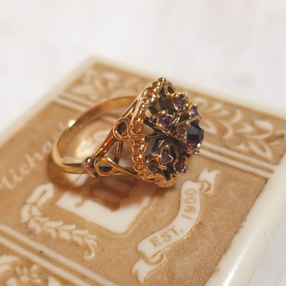 Vintage 18kt HGE yellow gold Purple Crystal Ring - Picture 7 of 10